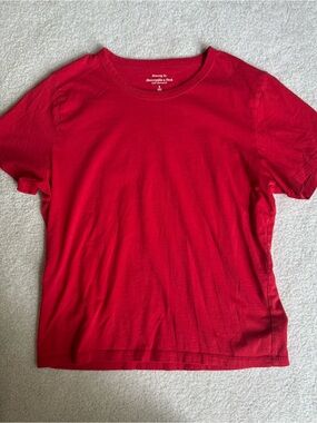 Abercrombie & Fitch Red Crewneck Women’s Tee